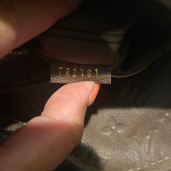 Louis Vuitton Emperiente Artsy MM - Picture 9 of 10